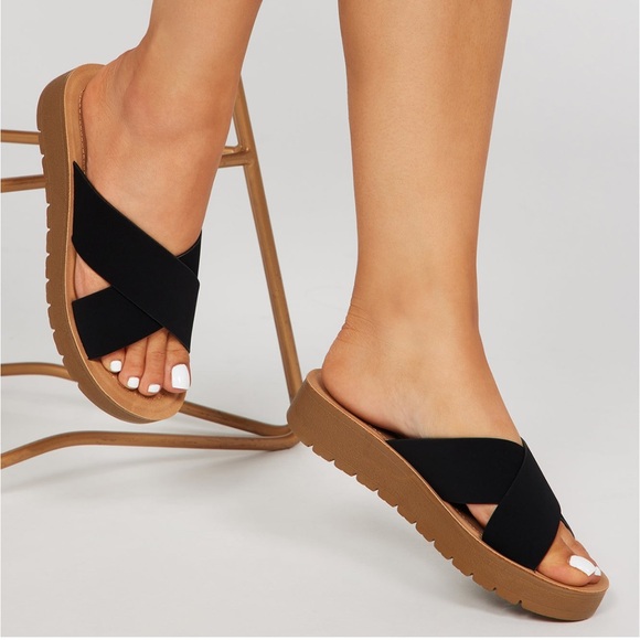 Black flat sandals - Picture 2 of 4